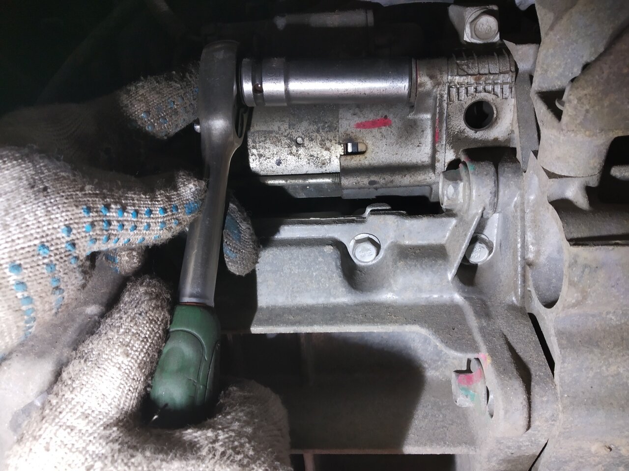 замена масла в коробке, фокус 3 сливная пробка мкпп, замена масла в мкпп, замена масла в акпп, пробка акпп