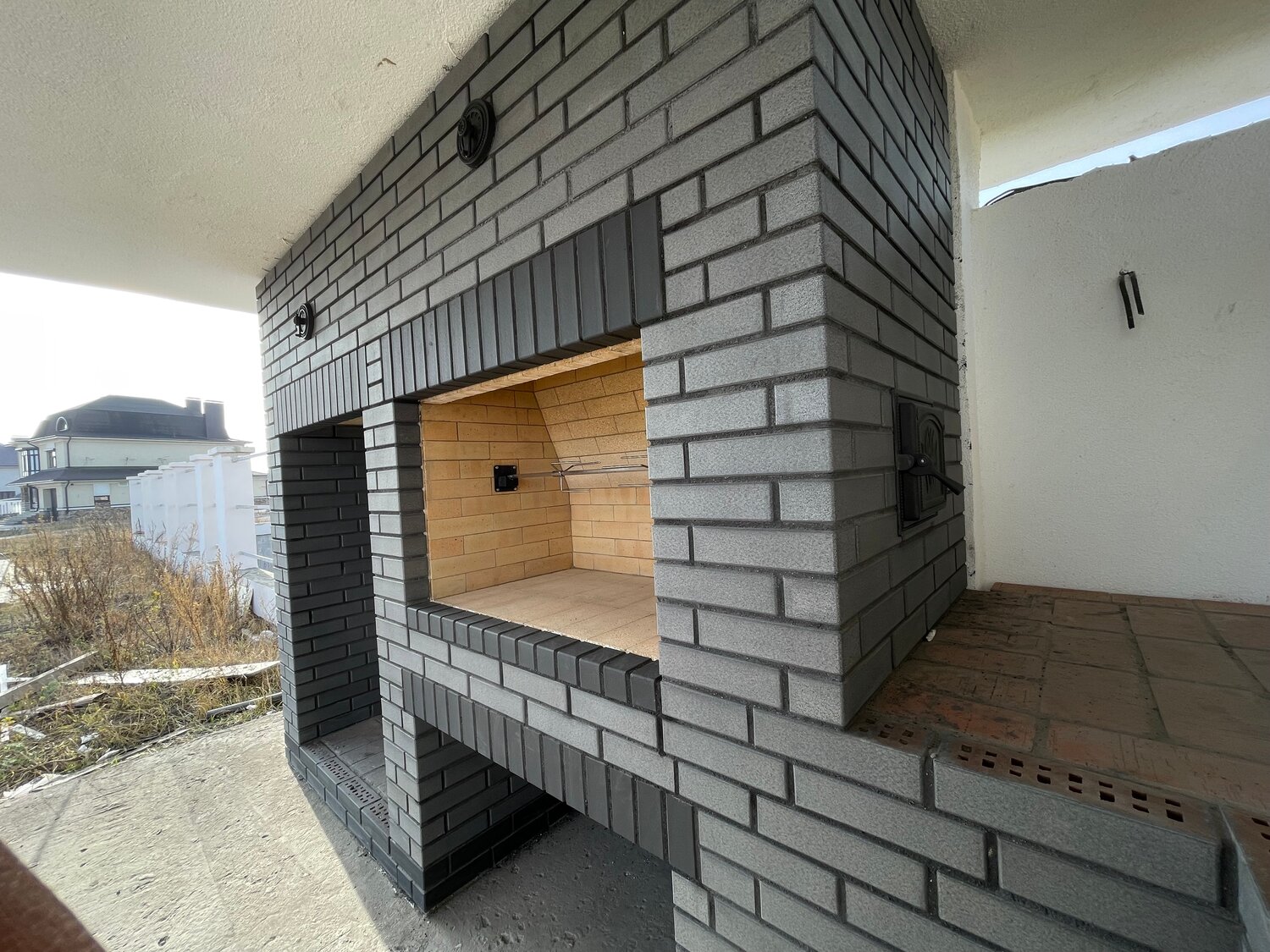 кирпичная барбекю, барбекю комплекс, барбекю из кирпича, кладка барбекю, печь с мангалом