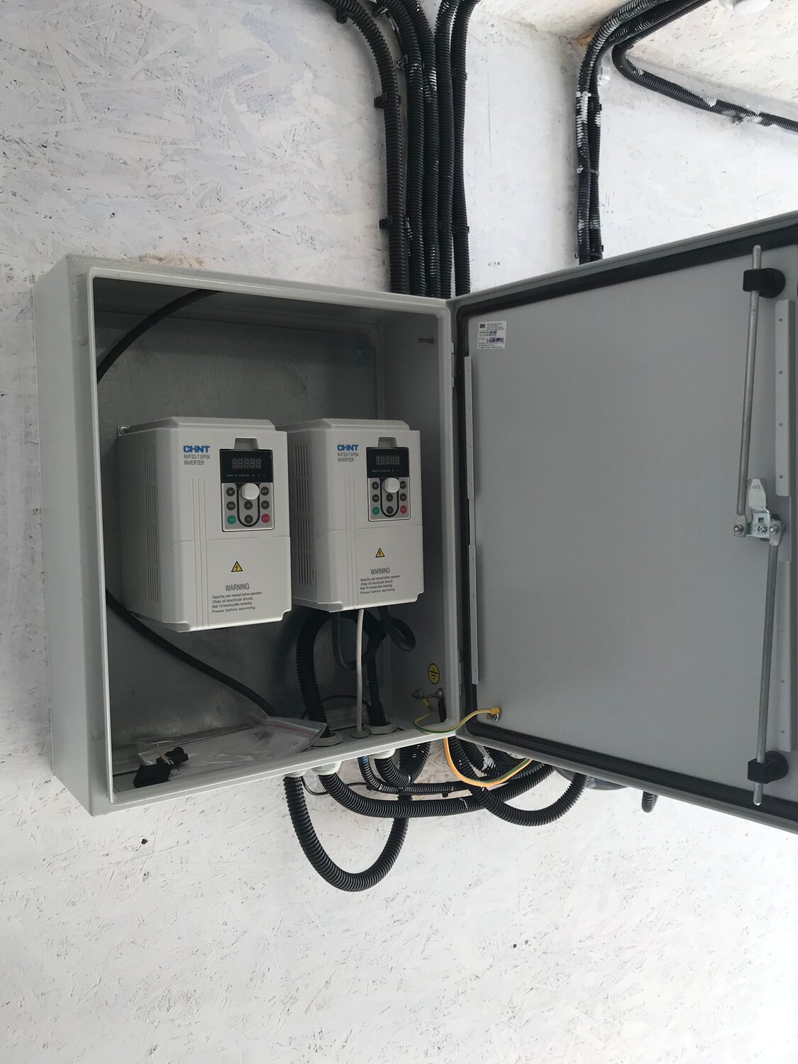 шкаф управления насосами, шкаф управления, щит управления насосами, стабилизатор напряжения, щит управления