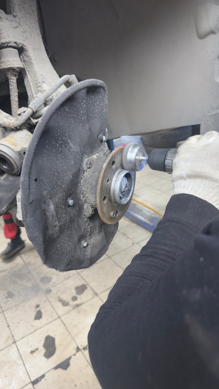 ступичный подшипник шкода октавия тур, замена ступичного подшипника, замена подшипника ступицы, замена ступицы, замена переднего ступичного подшипника октавия а7