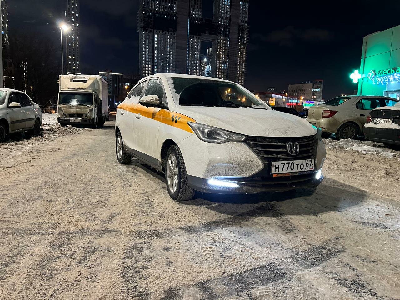 hyundai solaris 2018 taxi, аренда авто под такси, hyundai solaris taksi белый, hyundai solaris такси, такси хендай солярис