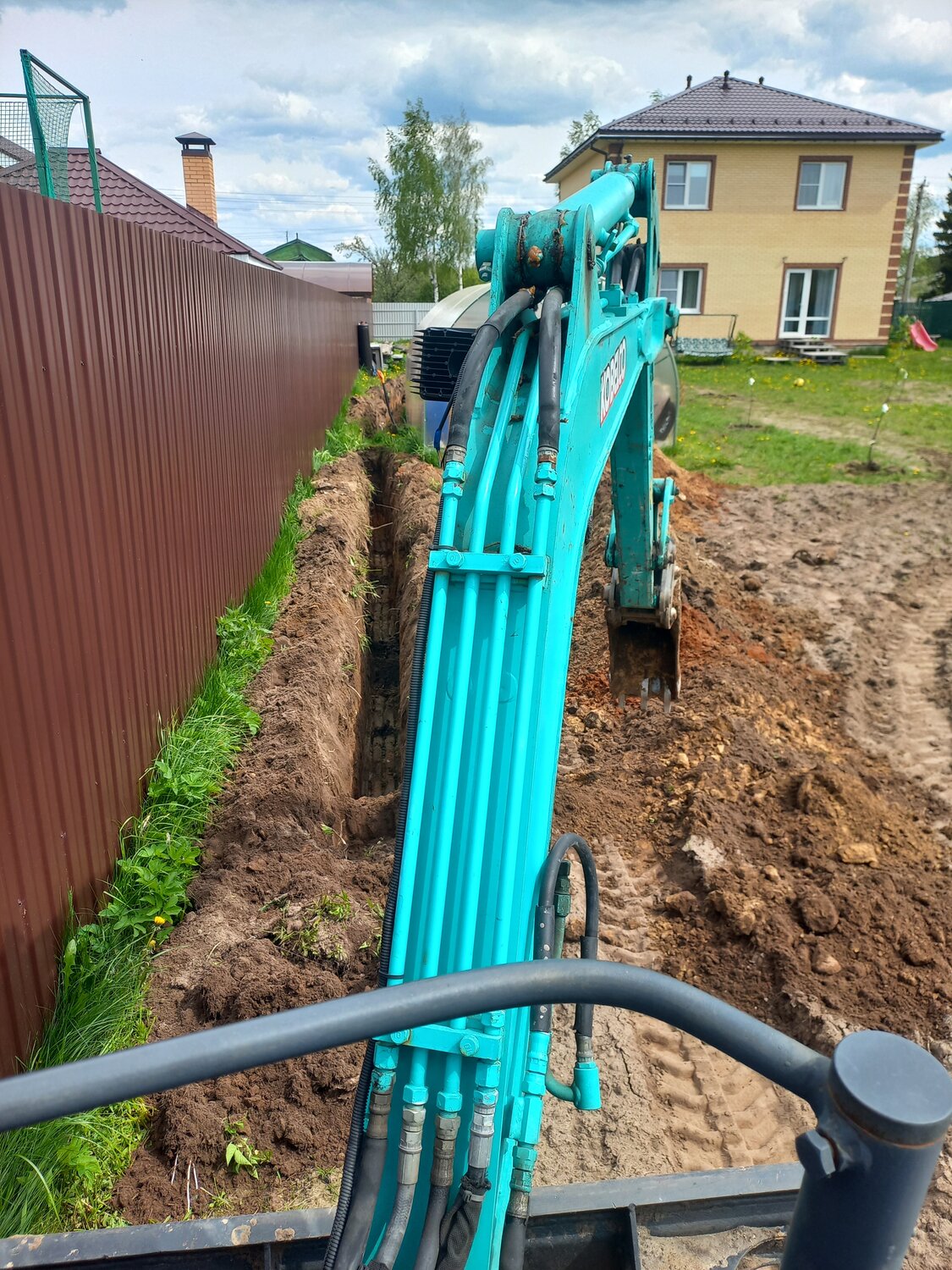 копка траншеи, копка траншей мини экскаватором, мини экскаватор, копать траншею, услуги мини экскаватора