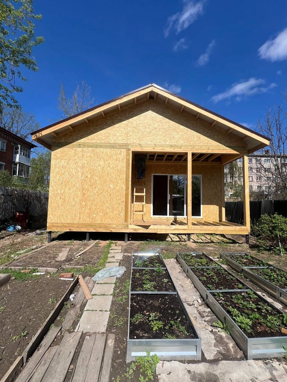 дачный дом из сип панелей, дома из сип панелей под ключ, домокомплект сип панели, дачный домик из сип панелей, строительство дома из сип панелей