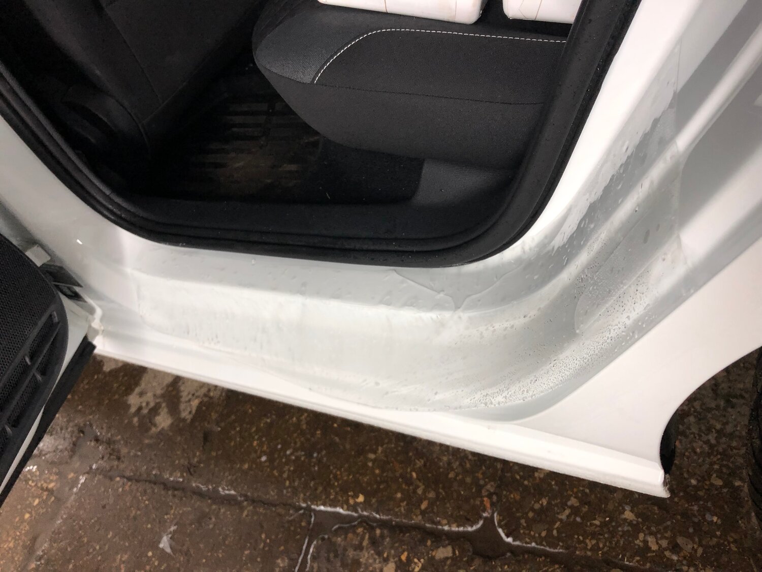 накладки на внутренние пороги дверей skoda, белый фольксваген поло, накладки на внутренние пороги дверей skoda rapid, накладки на пороги для skoda rapid, белый фольксваген тигуан