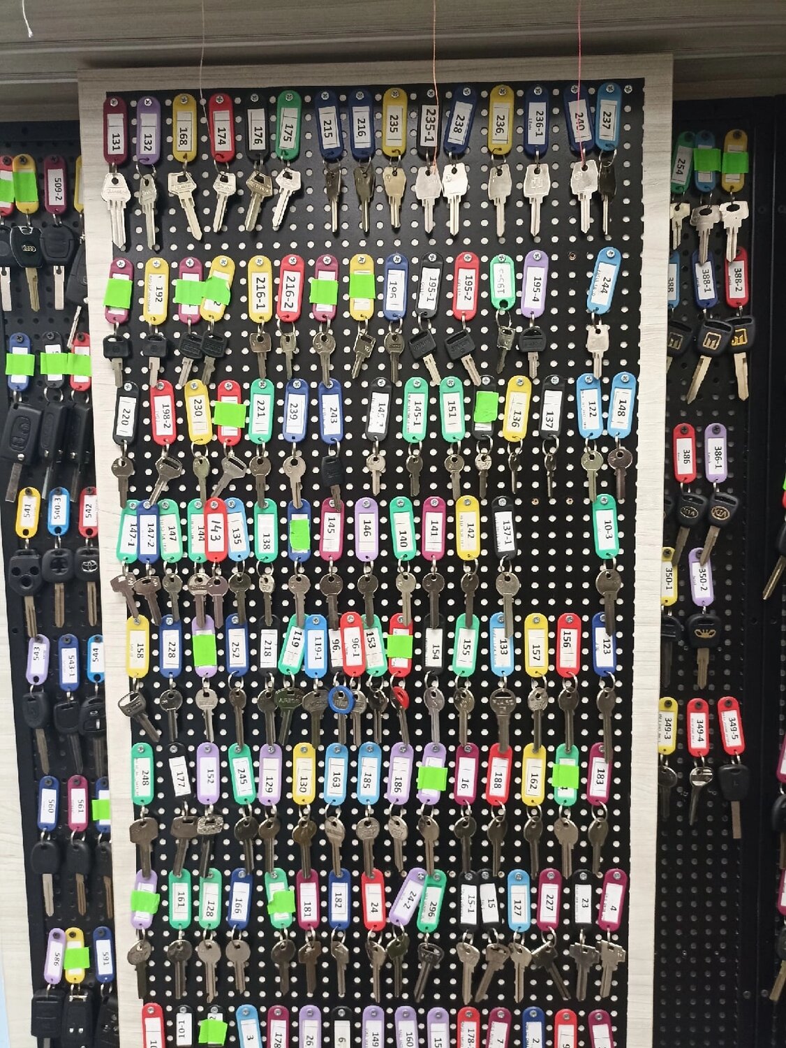 shop, спортивные товары, телефонные мастерские первоуральск, щецен спорт магазины одежды и товары, выкладка самокатов