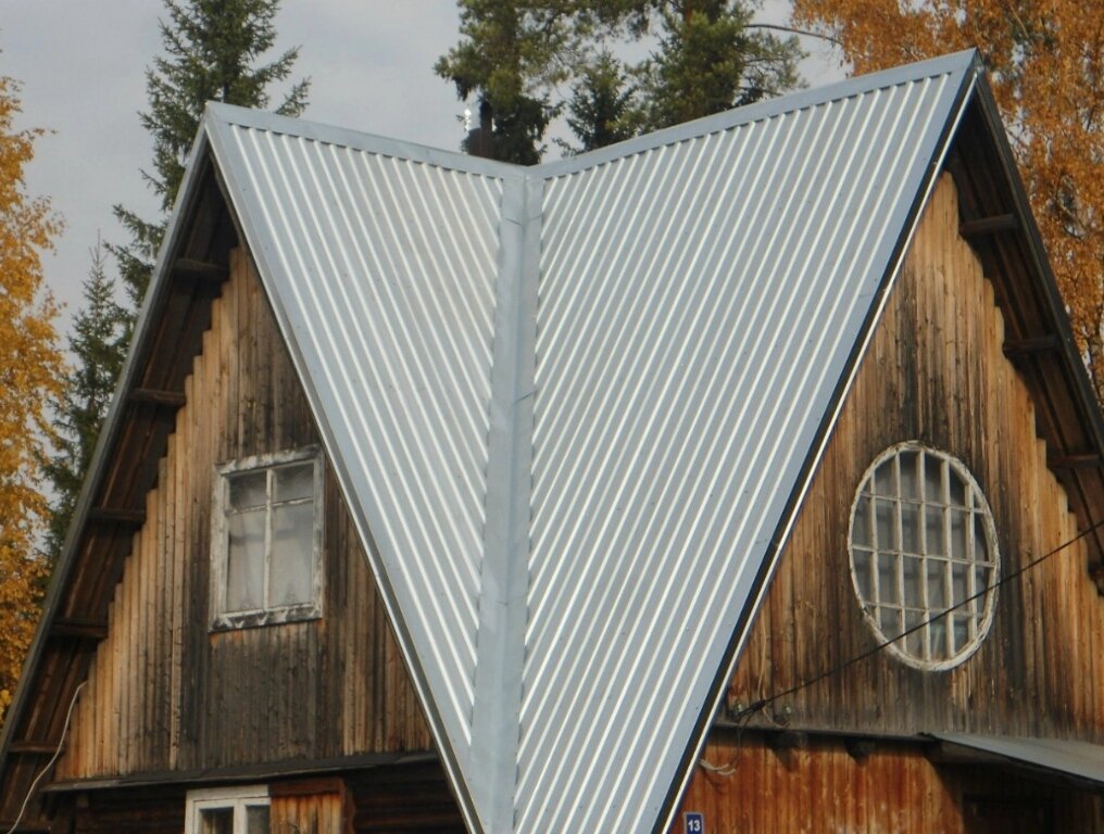 крыша из профнастила, профнастил на крышу, профлист для кровли, профлист на крышу, профнастил для кровли