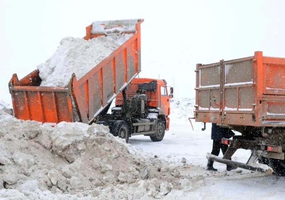 вывоз снега, вывоз снега камаз 65115, самосвал со снегом, чистый снег, камаз в снегу