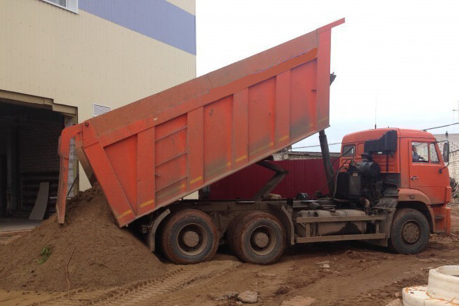 самосвал, камаз самосвал песок щебень, маз самосвал, самосвал с песком, самосвал камаз 6520