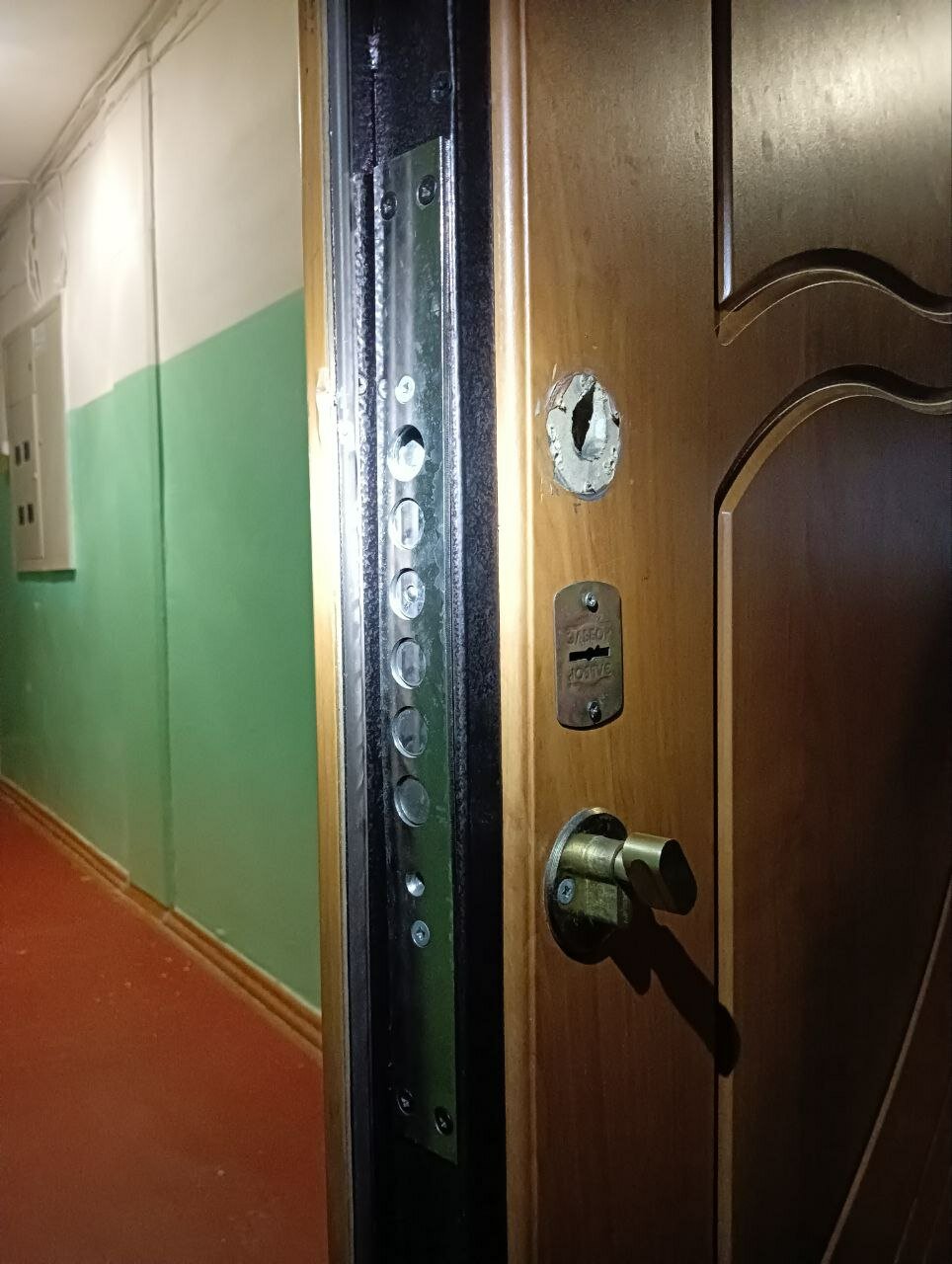 замок входной двери, замок в металлическую дверь, дверной замок, замок в двери, замок на железную дверь