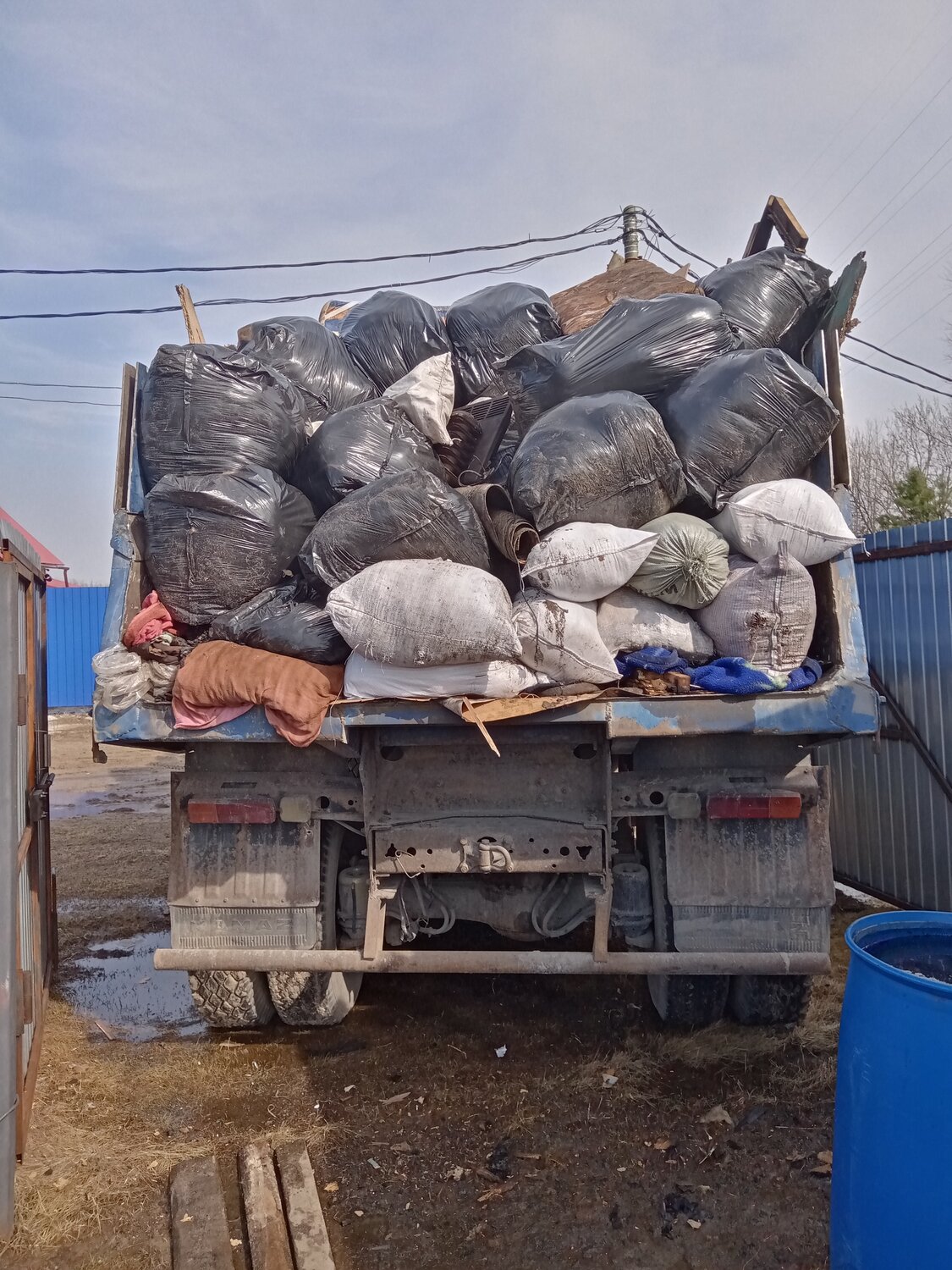 вывоз мусора, вывоз мусора газель, вывоз строительного мусора, вывоз мусора камаз, уголь в мешках