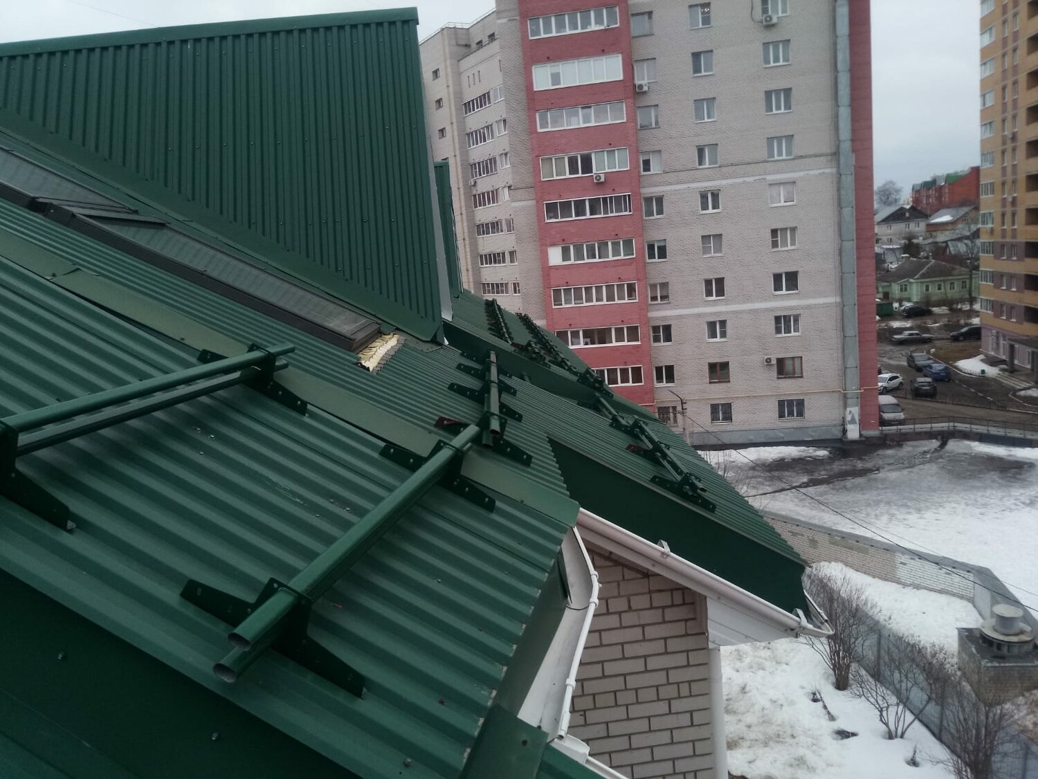 снегозадержатели на крышу, снегозадержатель металлпрофиль, снегозадержатель трубчатый эконом, снегозадержатели на крышу трубчатые, снегозадержатель