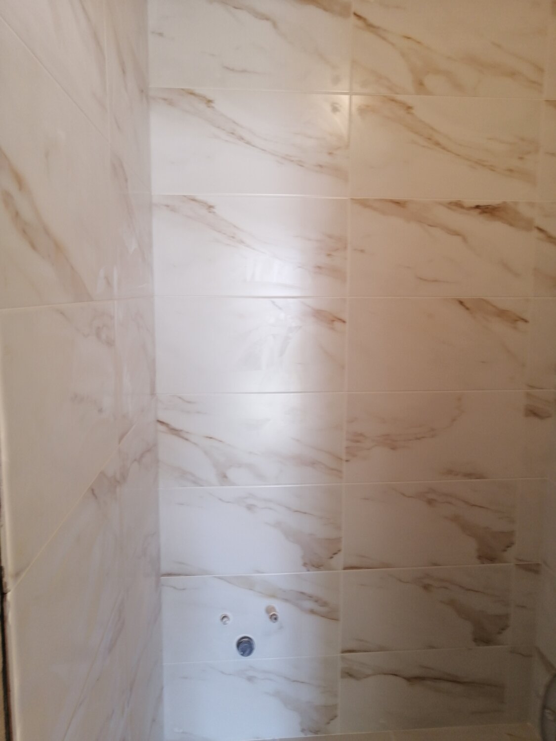 kerama marazzi мрамор монте тиберио, укладка плитки, керамогранит на стену в ванной, плитка 120 на 60 в ванной, плитка под мрамор