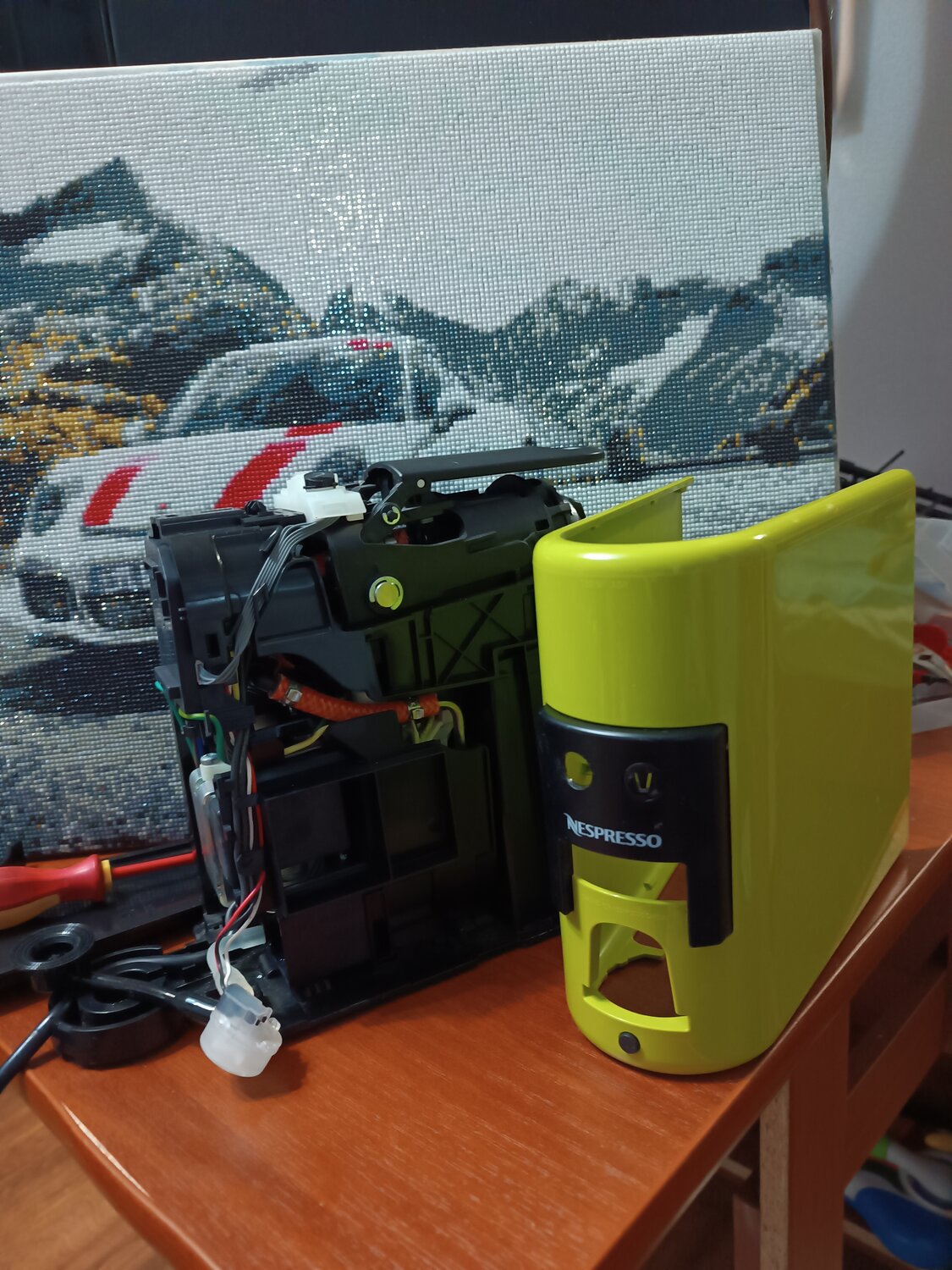 delonghi капсульная кофемашина, кофемашина nespresso delonghi, кофеварка delonghi капсульная nespresso essenza mini en85.l, 1260вт, зеленый, кофемашина капсульная nespresso, кофемашина