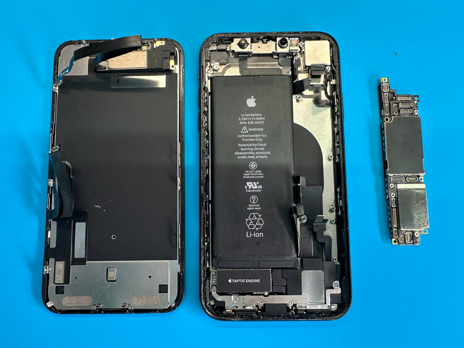 внутренности айфона, айфон 13 внутри, внутренности айфон 11, модуль iphone xr, внутренности iphone 13 mini