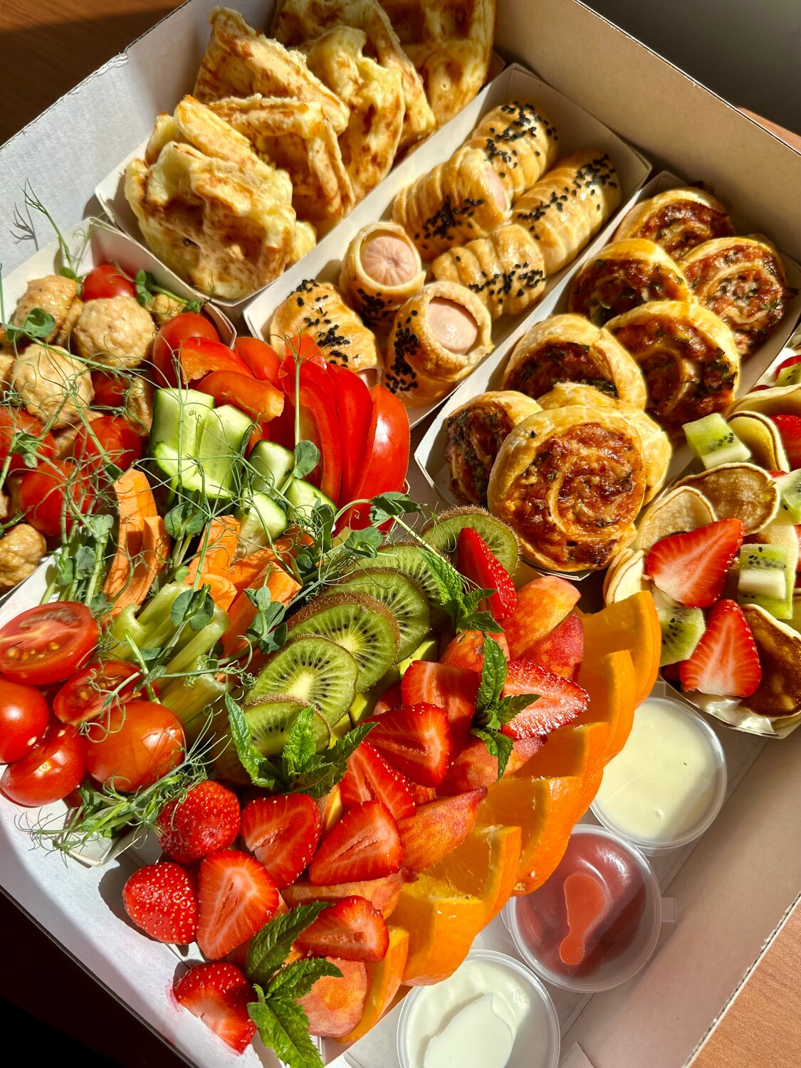 кейтеринг гастробоксы, кейтеринг закуски, закуски фуршет, фуршет, боксы с закусками
