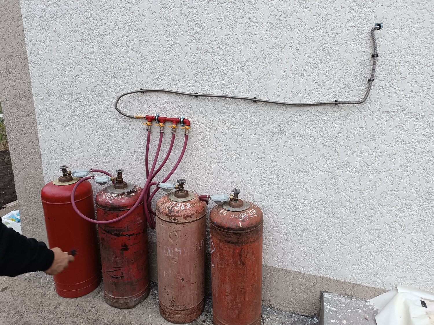 рампа для газовых баллонов пропаном, газовый котел балонный газ, пропановая рампа на 4 баллона, газ в баллонах, газовые баллоны