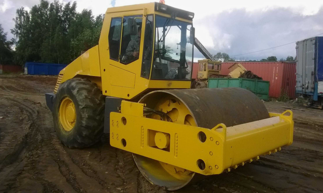 Аренда катка: Грунтового Катка весом 12 тонн HAMM / AMMNN / BOMAG