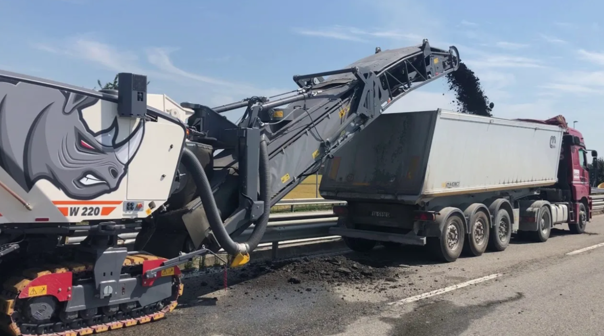 Аренда дорожного фреза: Wirtgen W200 Масса 27.185 тонн