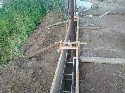 фундамент под забор, ленточный фундамент под забор, опалубка для ленточного фундамента под забор, фундамент для забора, заливка фундамента под забор