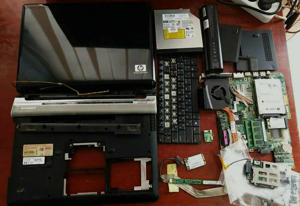 комплектующие ноутбука, в ноутбуке, разобранный ноутбук, hp dv5 msata, запчасти для ноутбуков