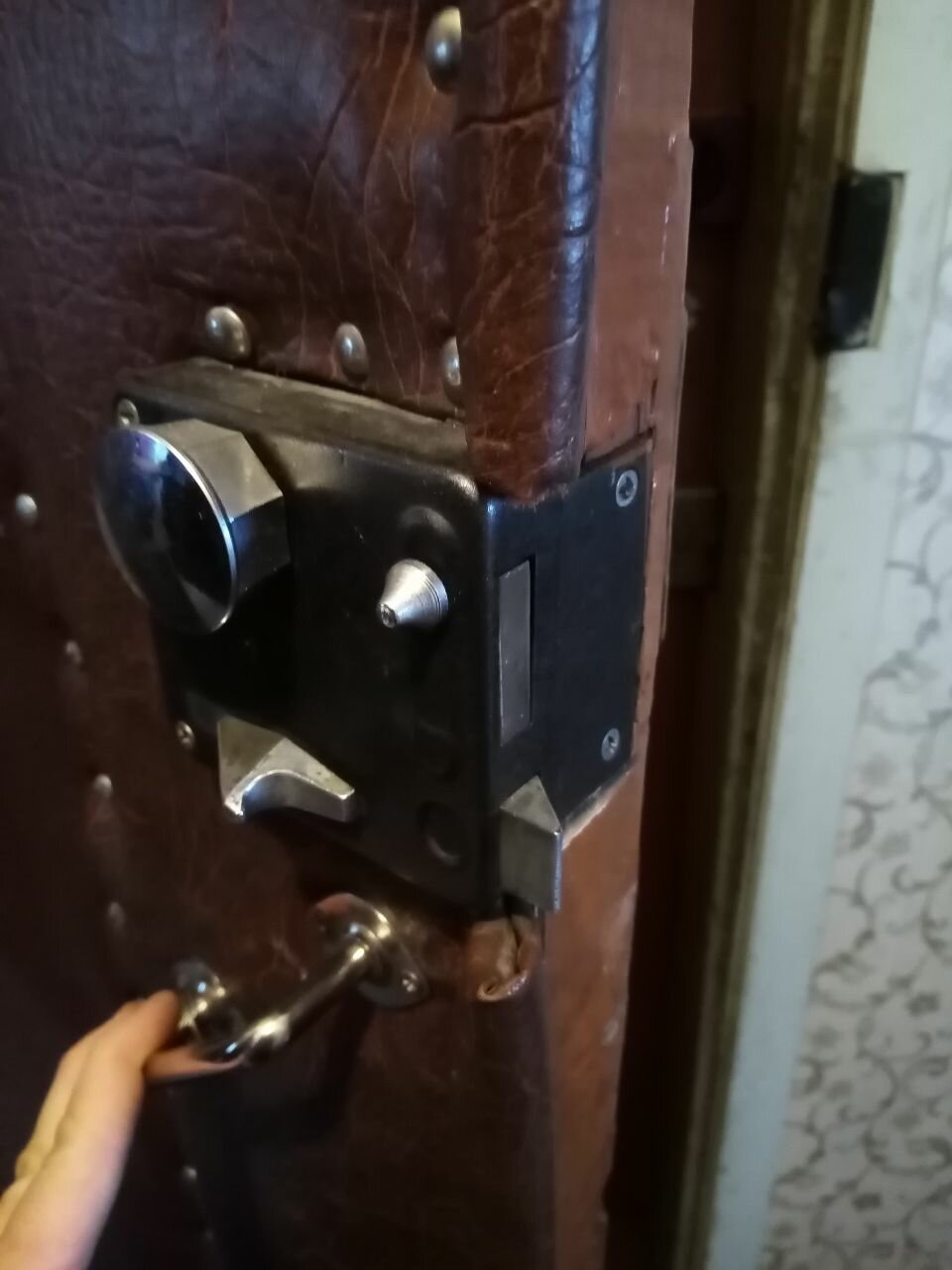 замок на металлическую дверь, замок на входную металлическую дверь, замки на входную дверь, замок на железную дверь, замок в двери