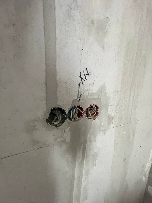 соединение проводов в подрозетнике, распределительная коробка в квартире, расключение кабеля в подрозетнике, монтаж подрозетников, монтаж электропроводки