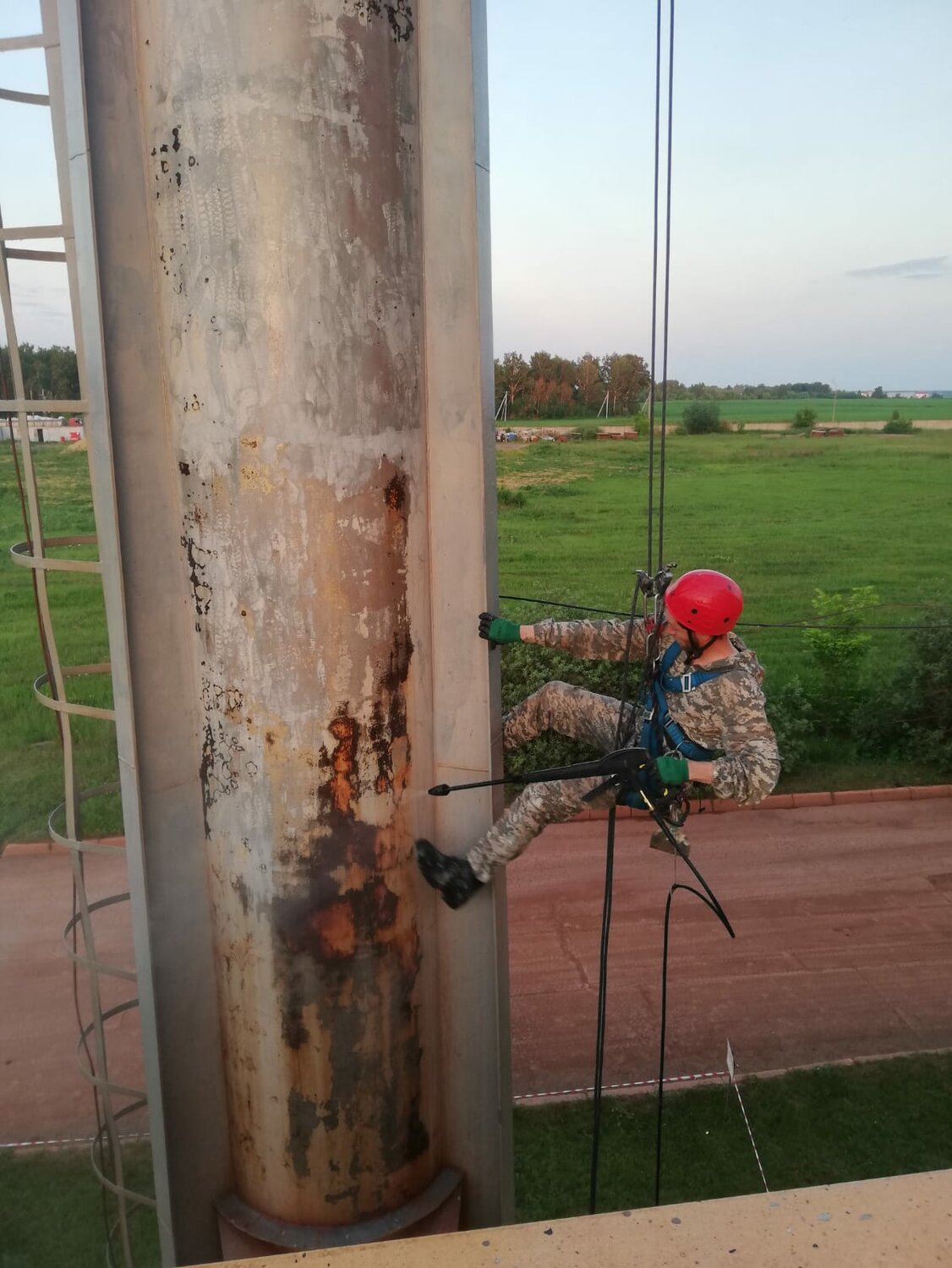 промышленный альпинизм, промышленные альпинисты, высотник монтажник, высотные работы, монтажник трубопроводов