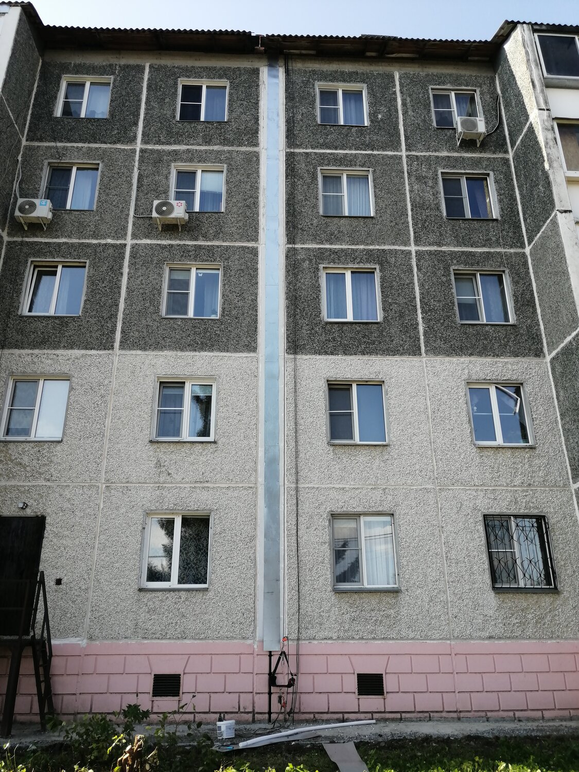 разгерметизация межпанельных швов, расшивка межпанельных швов, герметизация швов в панельном доме, межпанельные швы в панельном доме, фасад многоквартирного дома