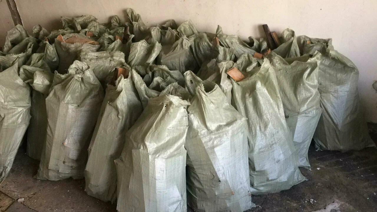 строительный мусор, строительный мусор в мешках, строительные отходы, дрова в мешках, мусор в мешках