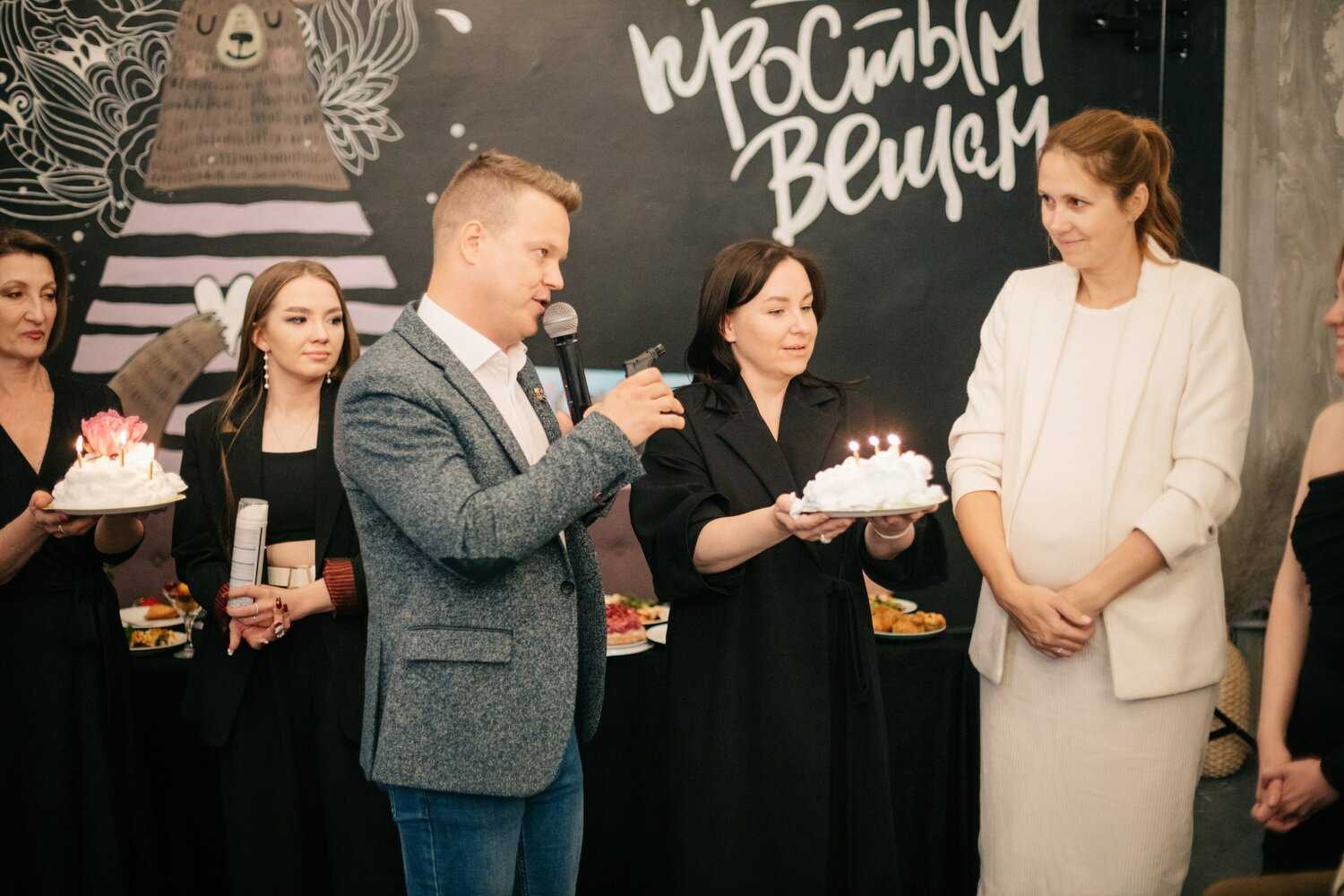 девушка, человек, ведущий на свадьбу, выставка дизайнеров, оксана белоцерковская