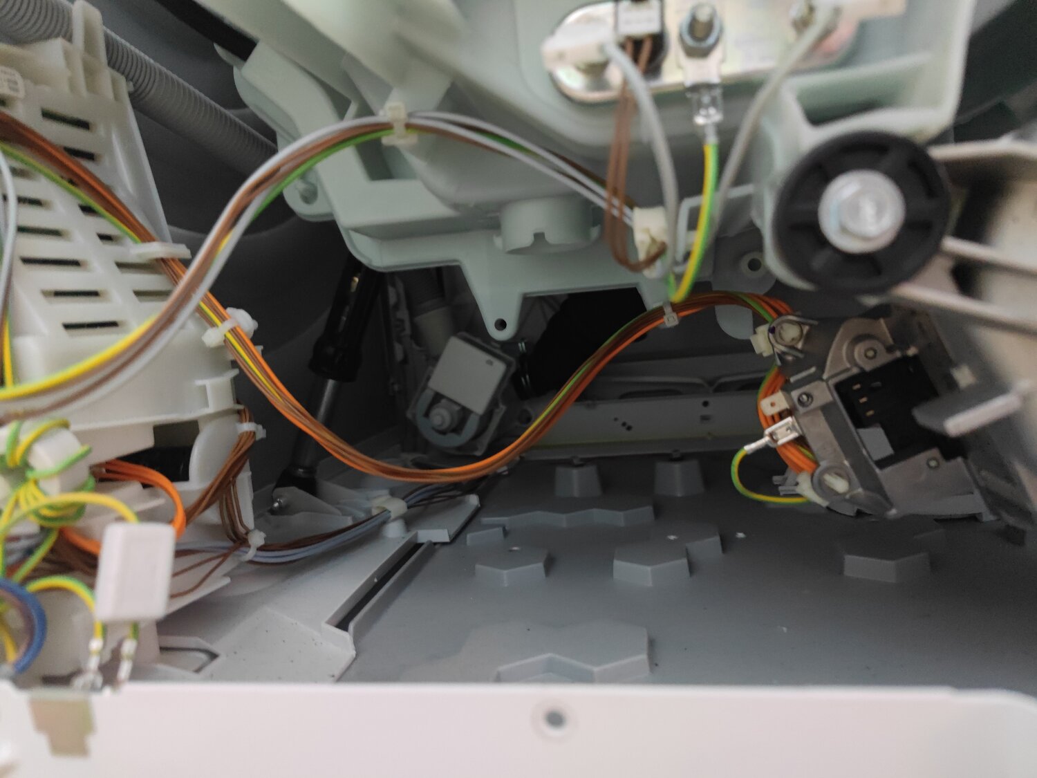 стиральная машина electrolux ews с вертикальной загрузкой, микроволновка samsung, бытовая техника, посудомоечная машина bosch е9, микроволновая печь lg ms-1948w