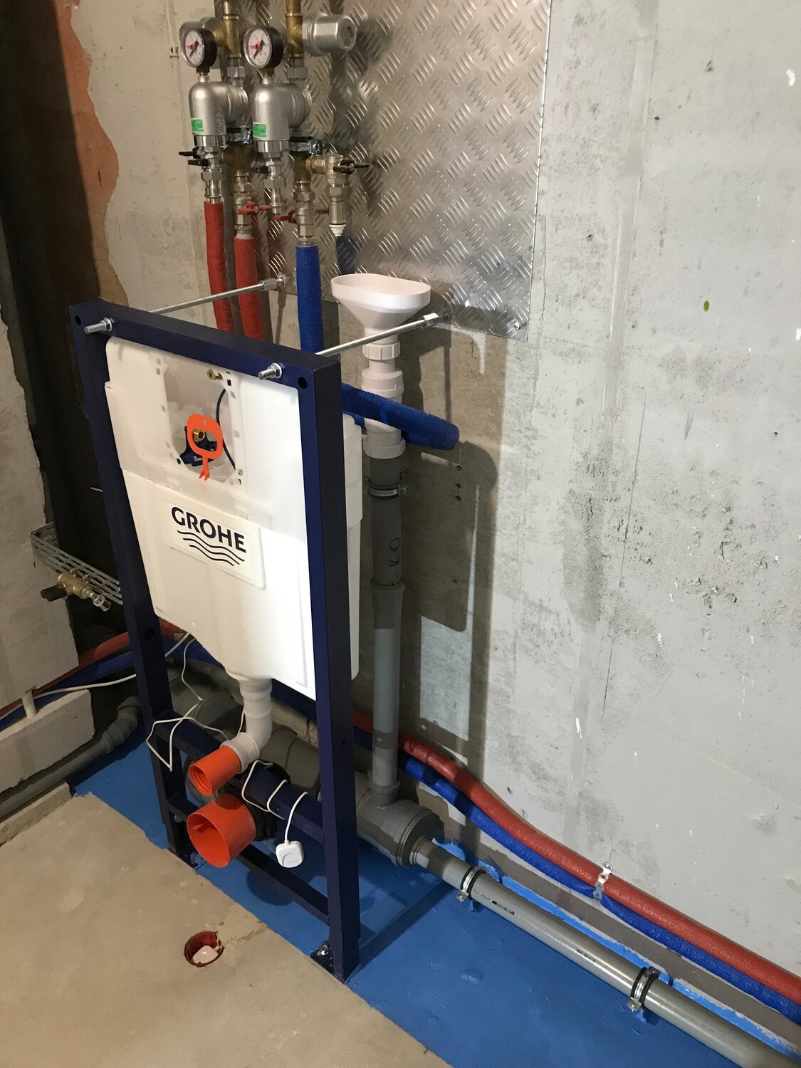 инсталляция грое, инсталляция грое подвод воды, инсталляция grohe, инсталляция монтаж, крепление инсталляции