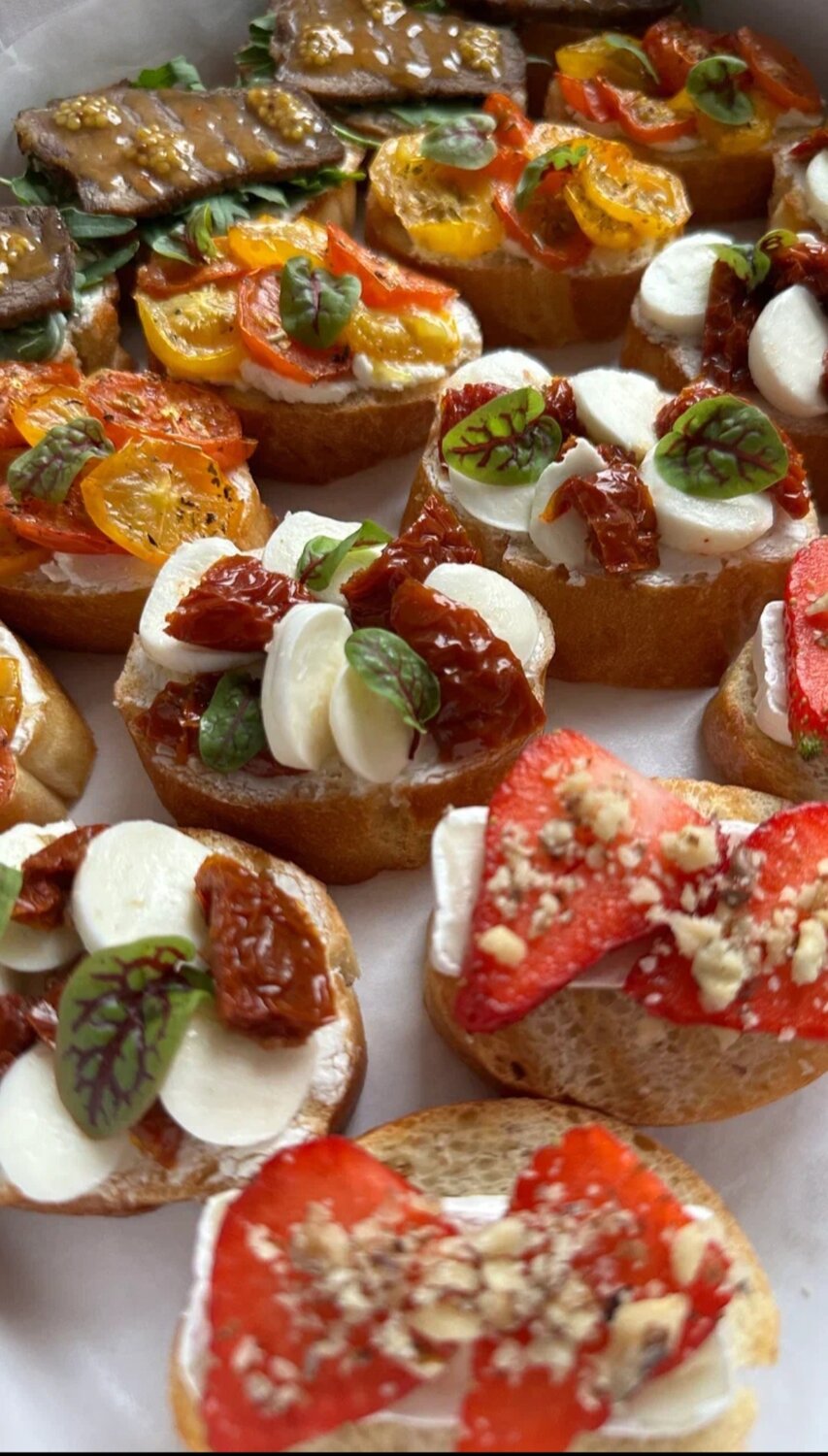 брускетта, брускетта с сыром, вкусные бутерброды, закуски бутерброды, бутерброды с черри