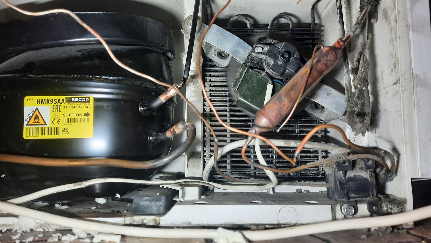 компрессор холодильника, бытовая техника, охлаждение компрессора холодильника, подключение компрессора холодильника, мотор холодильника