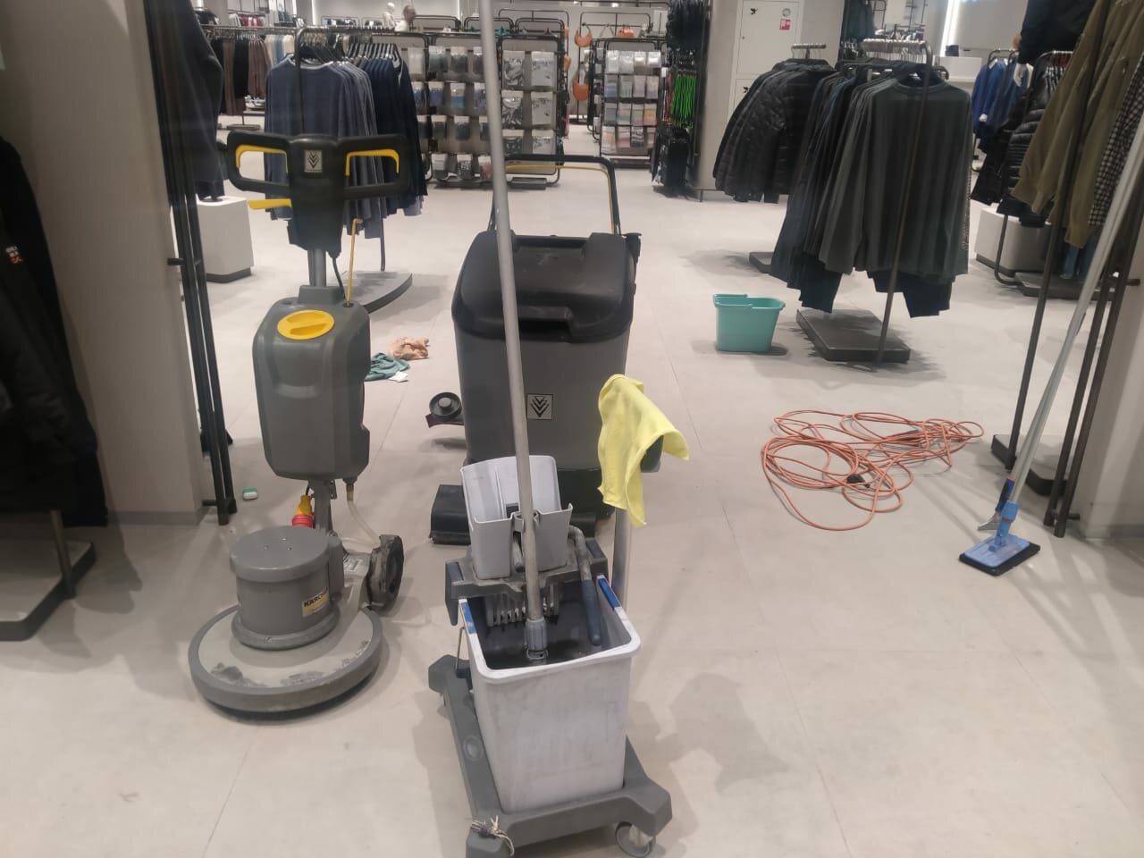 пылесос karcher, поломоечная машина керхер bds 43/180, пылесос керхер, техника, электрошвабра karcher