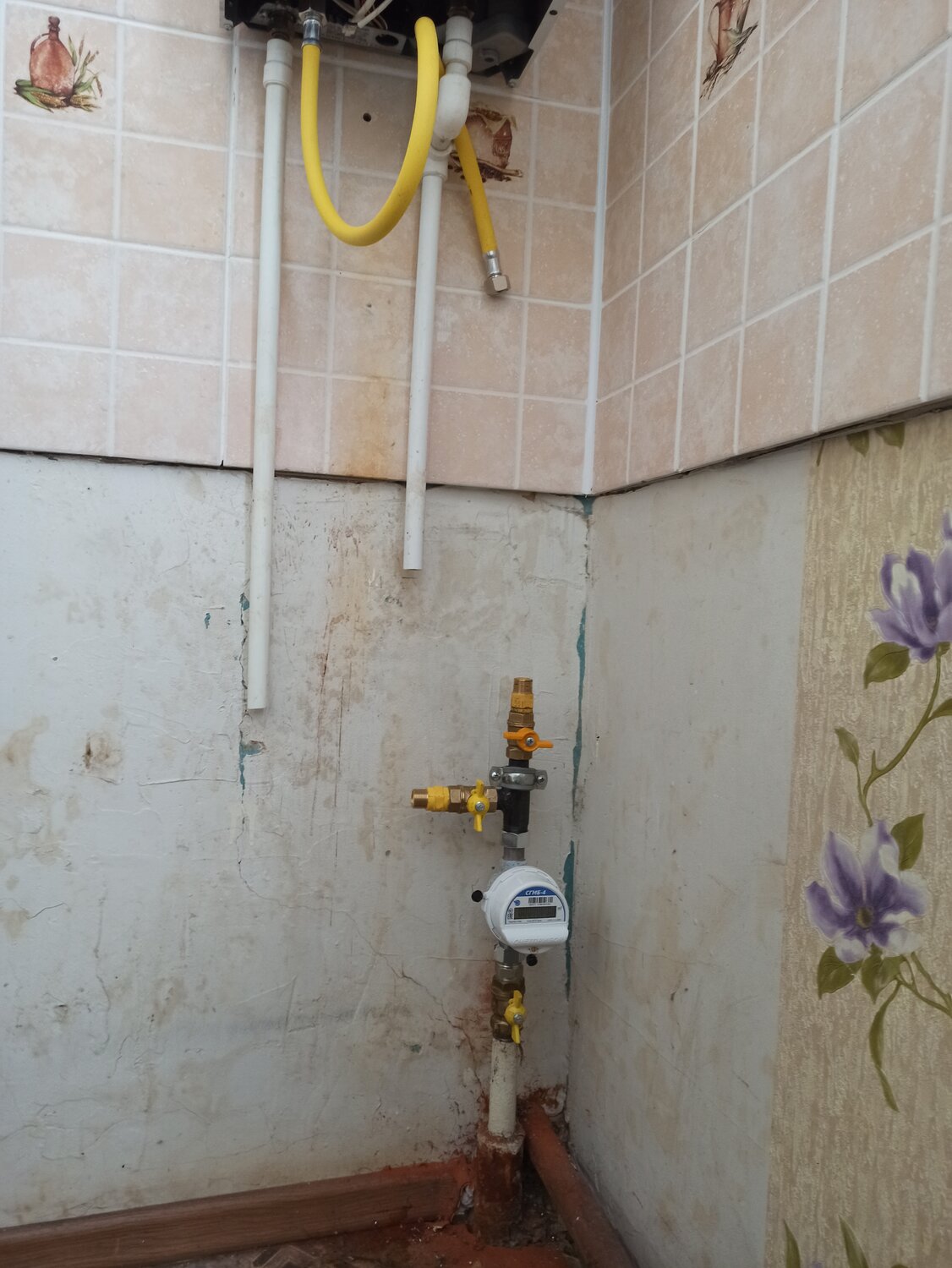 газовая труба с счетчиком в квартире, газовая труба в квартире, газовый счётчик в квартиру, перенос газовой трубы в квартире, счётчик газа