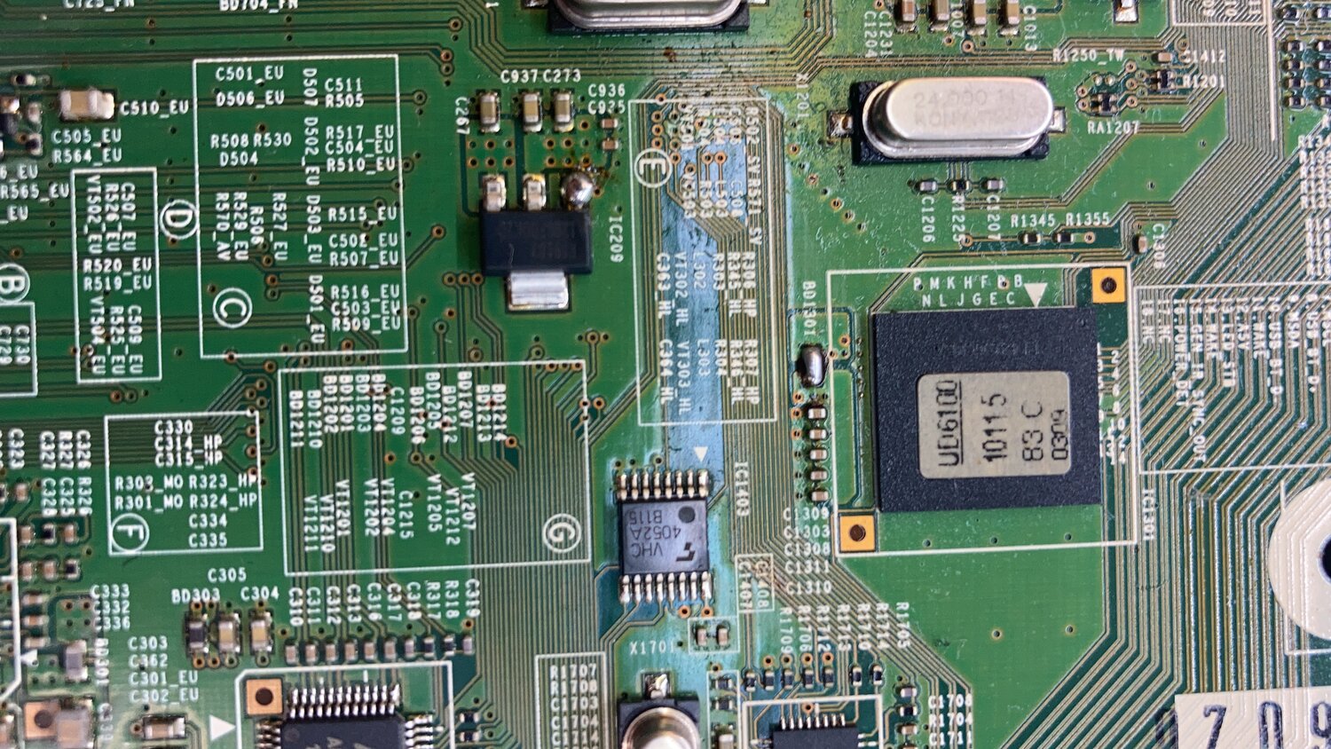микросхемы памяти, электроника, nand микросхемы, техника, ue40c6000rw со снятой крышкой
