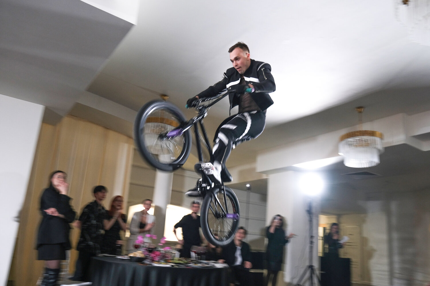 даунхильный велосипед, велотриал, велосипед, человек, bmx race трек