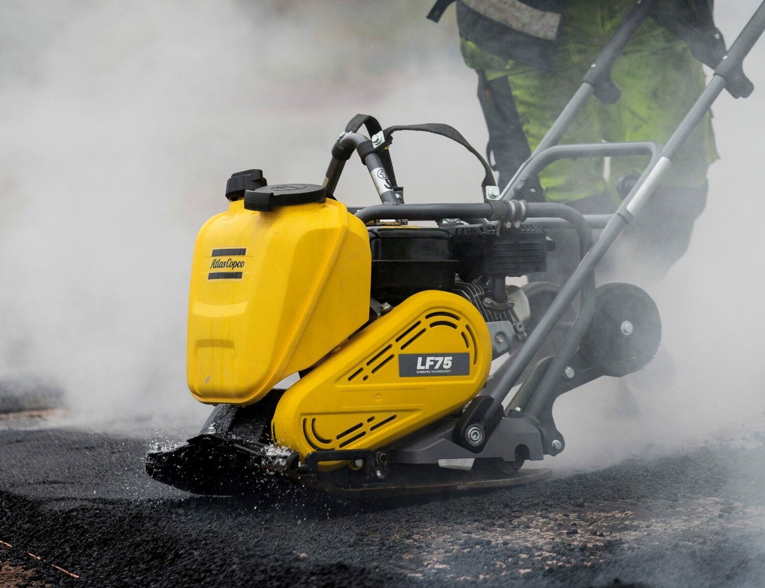 виброплита atlas copco, виброплита атлас копко, виброплита, виброплита бензиновая, виброплита husqvarna lf 80 lat
