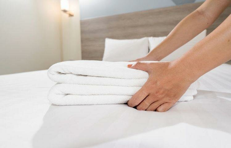 white towel, bath towel, белое полотенце на кровати, for hospital hand towel, towel