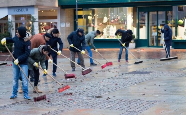 обувь, уборка, уборка улиц, street cleaner, колоть лед