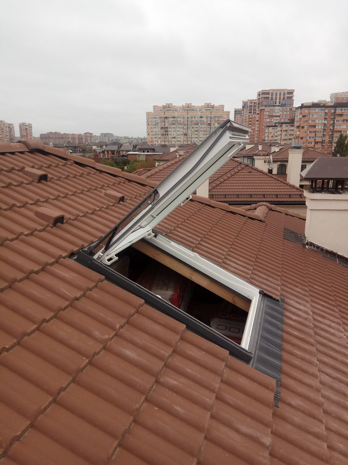 мансардные окна, мансардные окна рото, мансардное окно velux, окно в крыше, кровля крыши