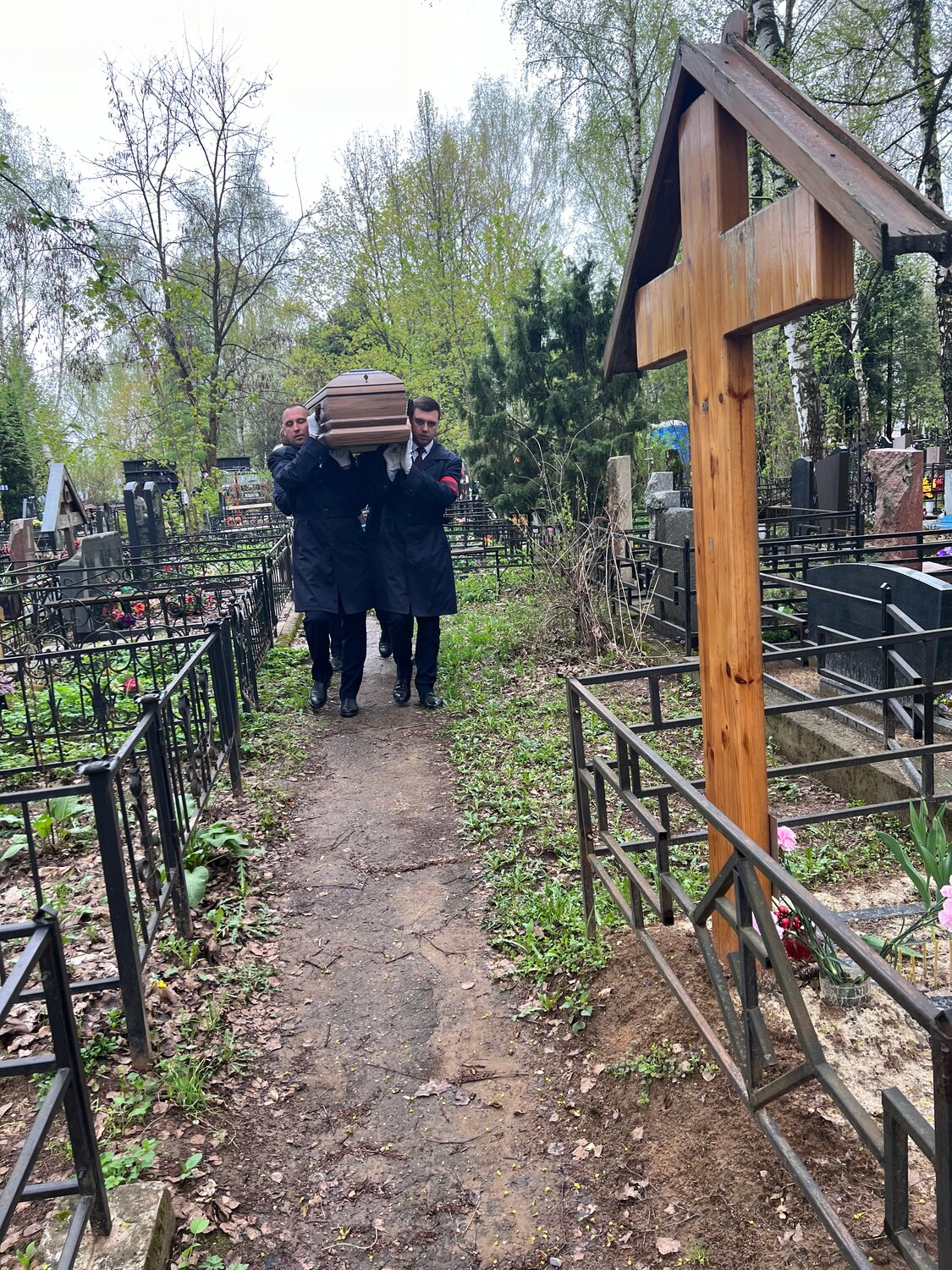 могила александра абдулова на ваганьковском кладбище, на могиле, кладбище, могила евгения пригожина на пороховском кладбище, пороховское кладбище