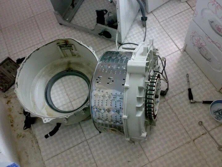 конструкция барабана стиральной машины, разобранная стиральная машина вид спереди, стиральная машина с прямым приводом, бак стиральной машины, барабан стиральной машины