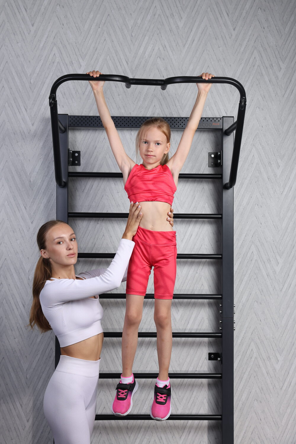 девочка, effectsport шведская стенка, шведская стенка с турником, детские спортивные комплексы, шведская стенка