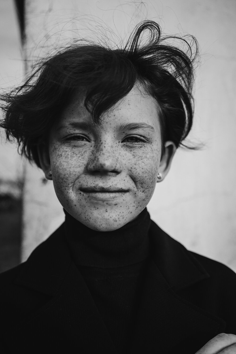 портрет luca hollestelle, майя гитер, девушка, веснушки на лице, девушка веснушки