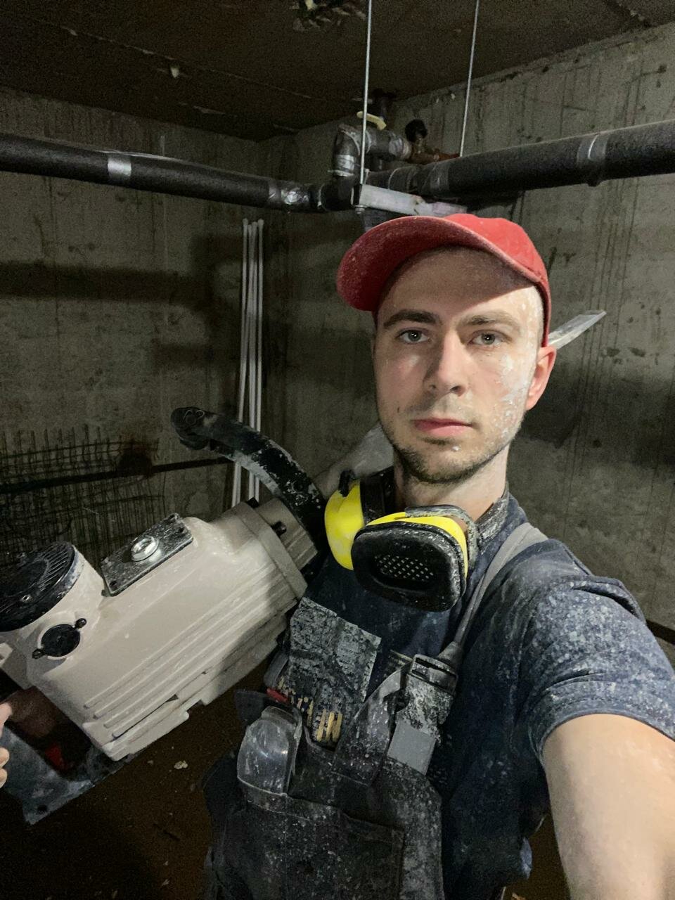 электромонтажник в квартире, строитель отделочник, услуги электрика, строитель в квартире, сантехника электрика