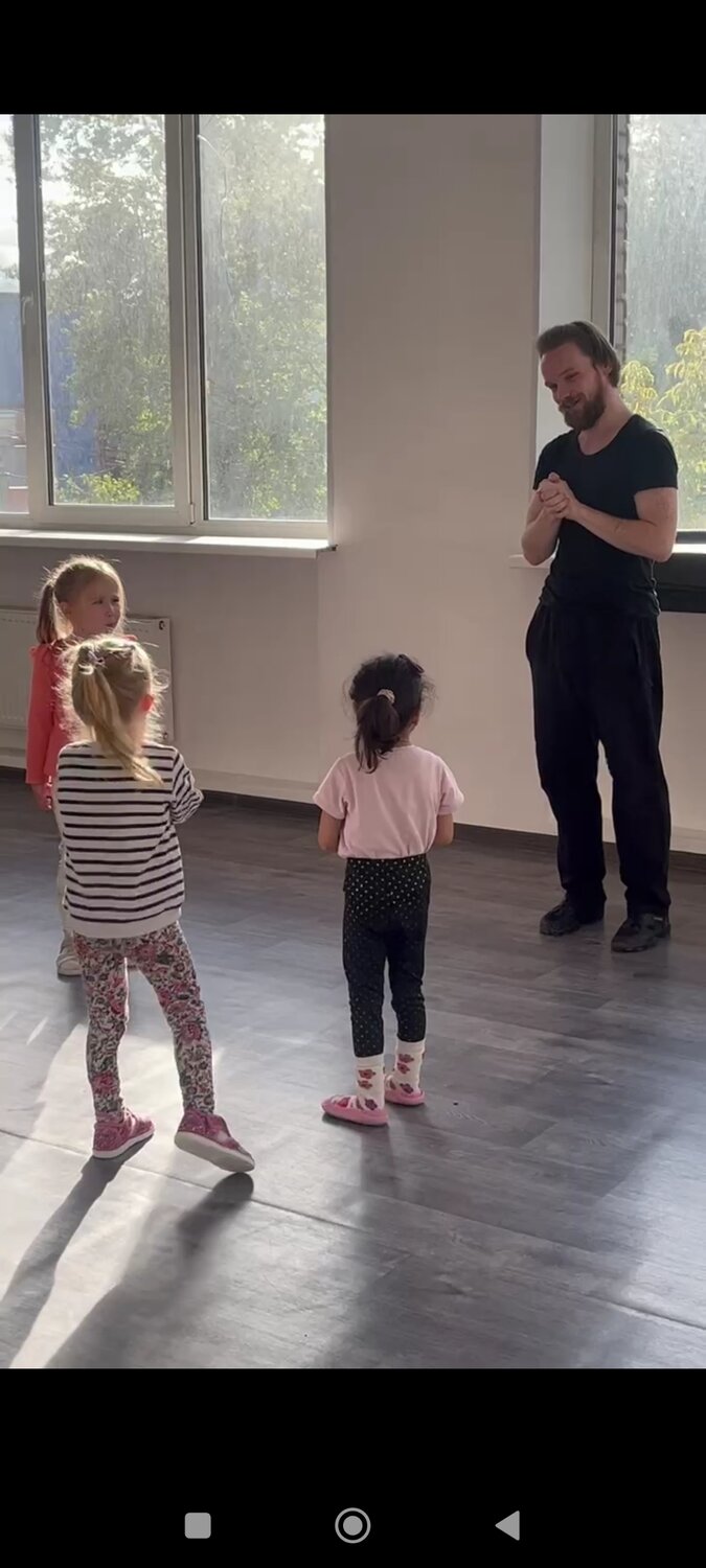 ребенок, танец для детей, детского сада, танцы для малышей, детская студия бальных танцев