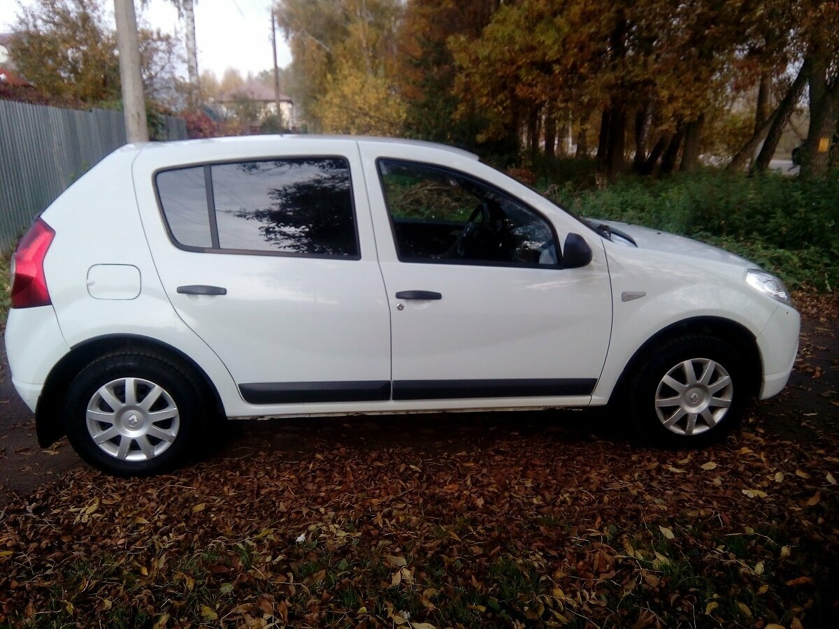 белое рено сандеро 2011, renault sandero 2011, машина renault sandero, renault sandero i, Renault Sandero
