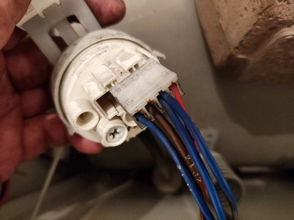 indesit wisl 105 прессостат, стиральная машинка индезит датчик уровня воды, прессостат стиральной машины, датчик уровня воды в стиральной машине, датчик уровня воды в стиральной машине индезит